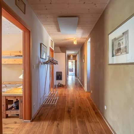 Holiday home Prirodni Dum V Duchu Velryby V Polabi